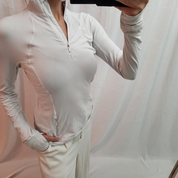 Lululemon Athletica White Activewear Top - Picture 2 of 9